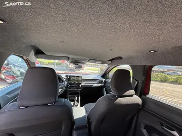 Car image 19
