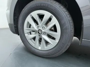 Car image 34