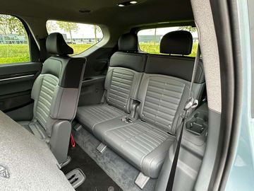 Car image 37