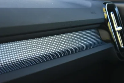 Car image 40