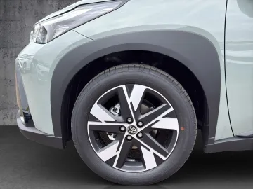 Car image 18
