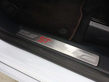 Car image 38