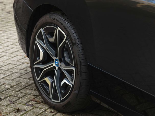 BMW iX xDrive50 385 kW image number 13