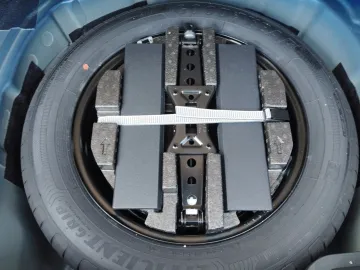 Car image 25