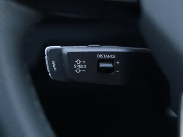Car image 43