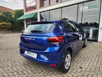 Car image 3