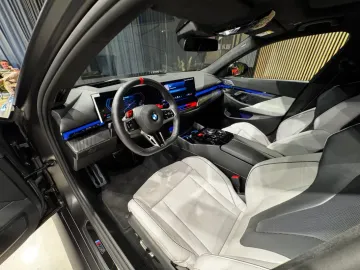 Car image 40