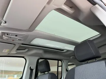 Car image 33