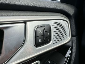 Car image 36