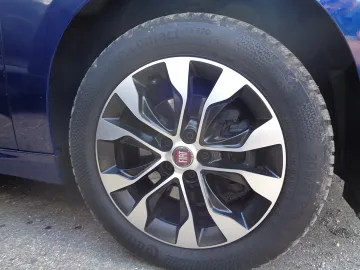 Car image 30