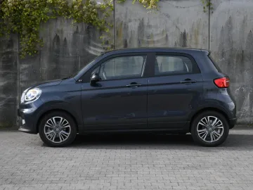 Car image 5