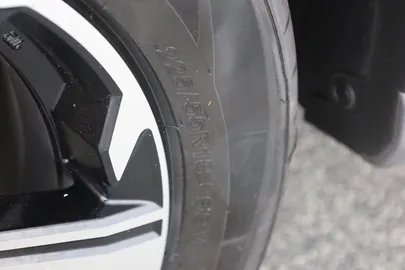 Car image 32