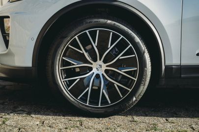 Car image 47