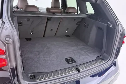 Car image 49