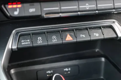 Car image 37
