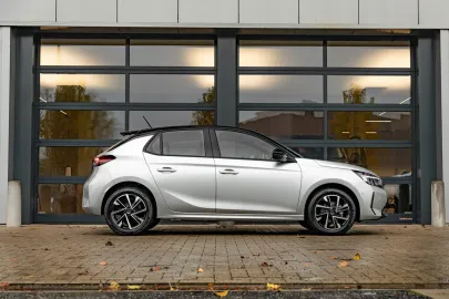 Car image 5