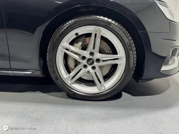 Car image 30