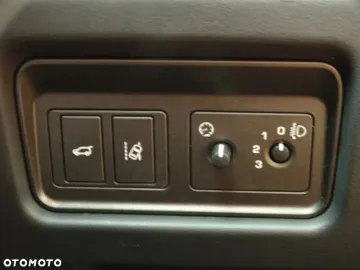Car image 35