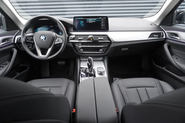 BMW 530 Touring 215 kW image number 14