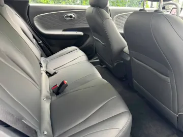 Car image 27