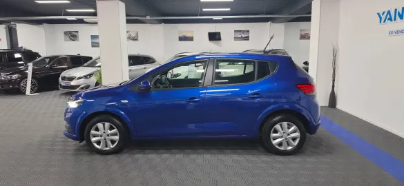 Car image 4