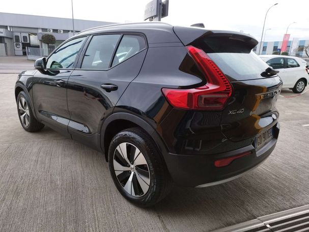 Volvo XC40 1.5 T2 Momentum 95 kW image number 4