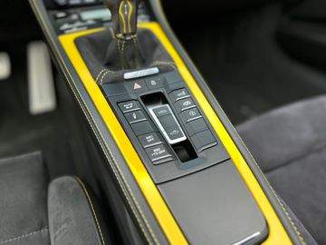 Car image 30