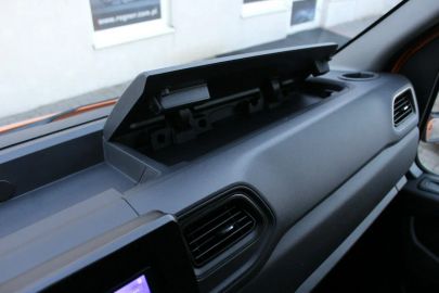 Car image 26