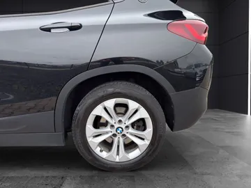 Car image 40