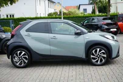 Car image 4