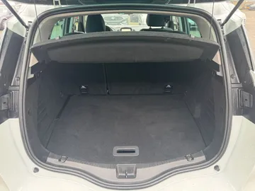 Car image 29
