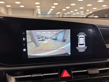 Car image 15