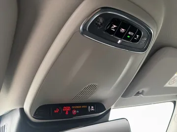 Car image 36