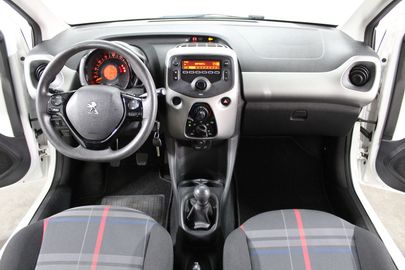 Car image 14