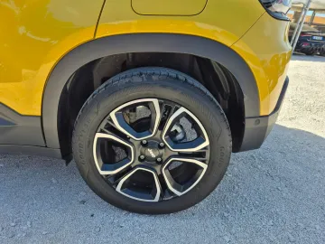 Car image 24