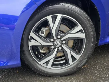 Car image 27