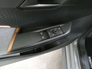 Car image 33