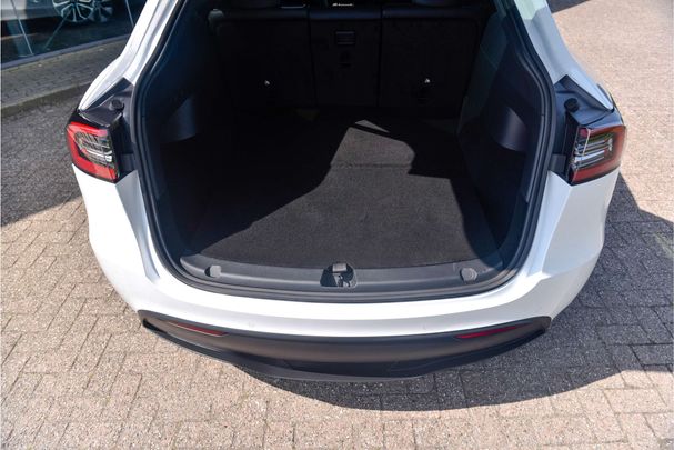 Tesla Model Y Long Range AWD 158 kW image number 8