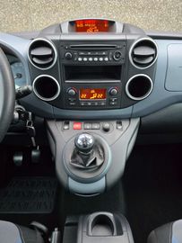 Car image 23