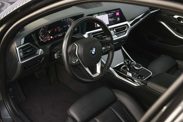 BMW 320i Sport Line 135 kW image number 15