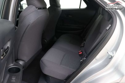 Car image 16