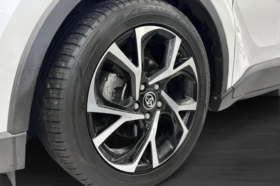 Car image 17