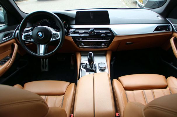 BMW 520i Touring 135 kW image number 13