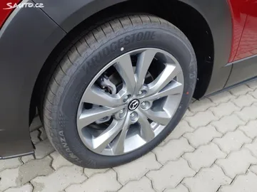 Car image 25