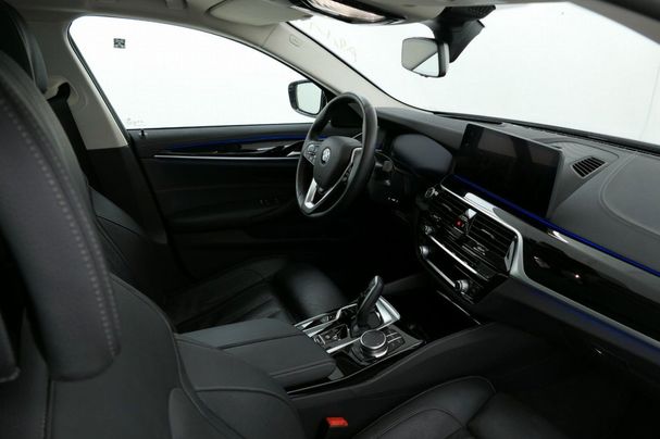 BMW 520i Touring 135 kW image number 6