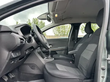 Car image 23