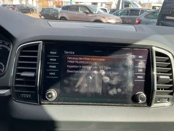 Car image 27