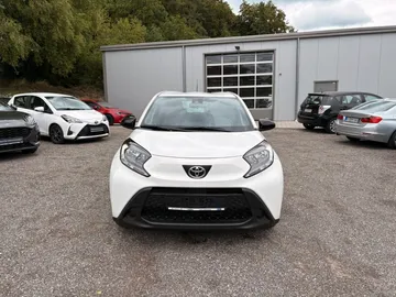 Car image 3