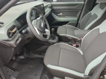 Car image 4