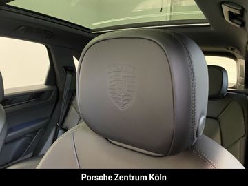 Car image 28